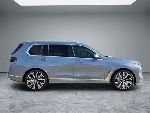 Used 2023 BMW X7 xDrive40i w/ Executive Package image 8