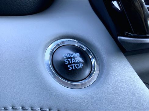 Used 2022 Toyota Highlander XLE AWD/4WD image 33