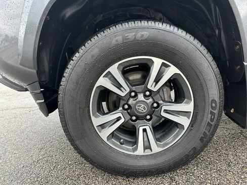 Used 2019 Toyota Tacoma TRD Sport w/ Technology Package AWD/4WD image 9