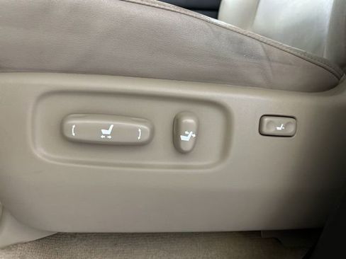 Used 2010 Toyota Land Cruiser image 15