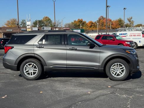 New 2026 Ford Explorer Active image 2