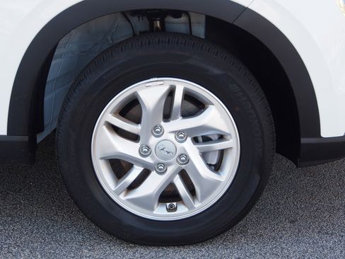 Used 2025 Hyundai Venue SE image 9