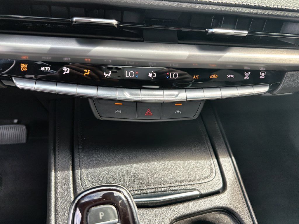 Used 2025 Cadillac XT4 Premium Luxury AWD/4WD image 16