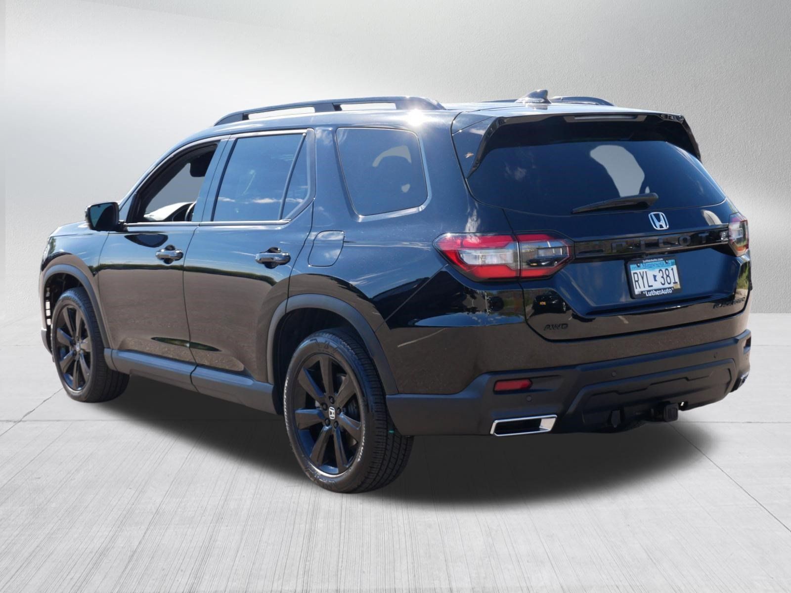 Used 2025 Honda Pilot Black Edition image 5