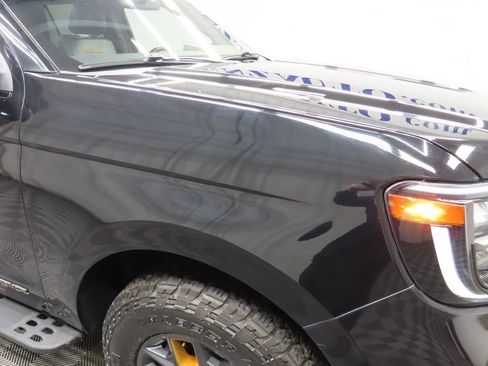 Used 2025 Ford Expedition Tremor AWD/4WD image 33