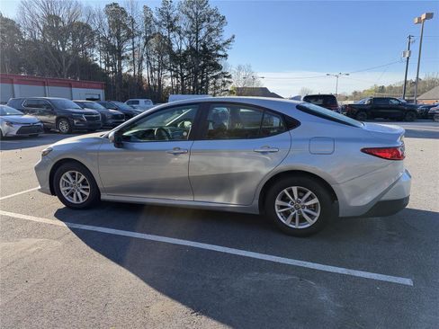 Used 2026 Toyota Camry LE image 7