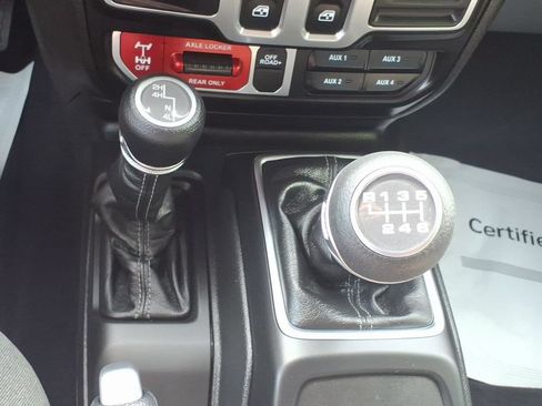 Used 2025 Jeep Wrangler Sport AWD/4WD image 21