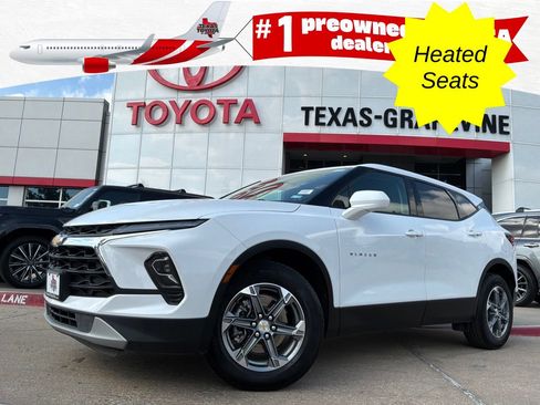 Used 2025 Chevrolet Blazer LT FWD image 1