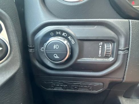 Used 2025 Jeep Gladiator Sport w/ Premium Package AWD/4WD image 26