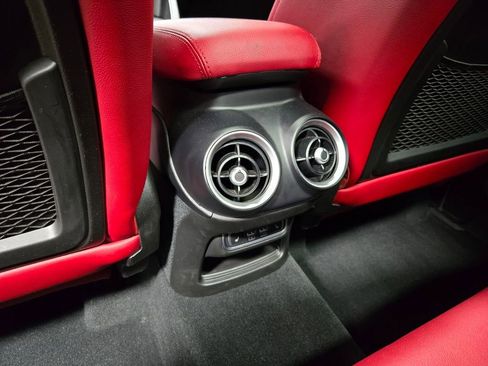 Used 2022 Alfa Romeo Stelvio Veloce image 37