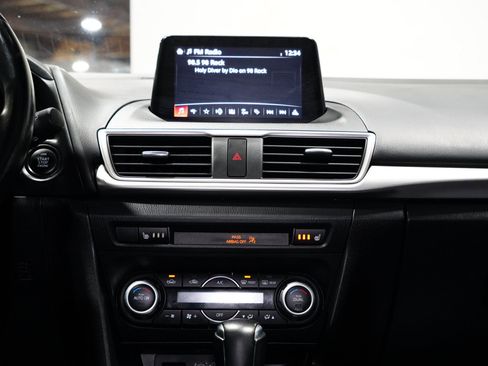 Used 2018 MAZDA MAZDA3 Touring image 12