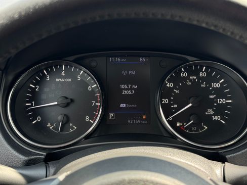 Used 2020 Nissan Rogue SV FWD image 18