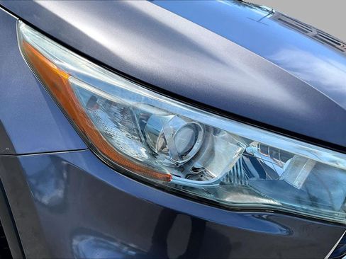 Used 2015 Toyota Highlander Plus FWD image 26