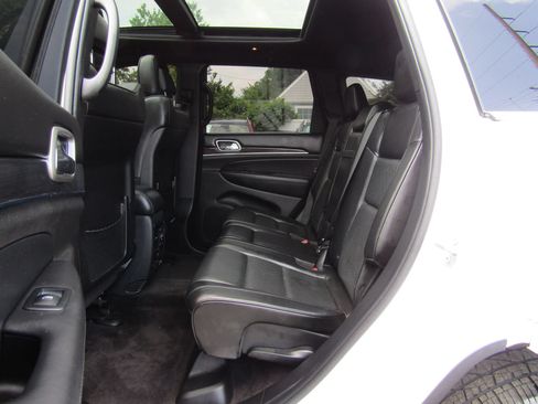 Used 2018 Jeep Grand Cherokee Overland AWD/4WD image 17