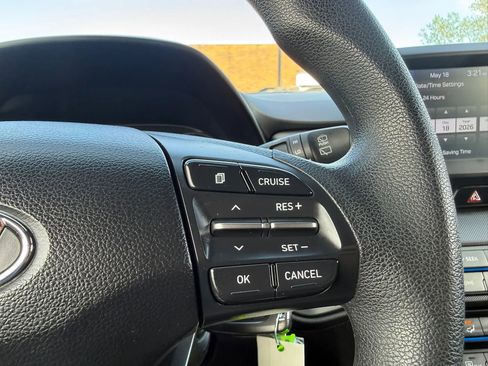 Used 2019 Hyundai Veloster 2.0 FWD image 25