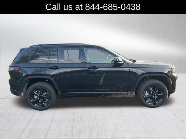 New 2025 Jeep Grand Cherokee Limited w/ Luxury Tech Group II AWD/4WD image 4