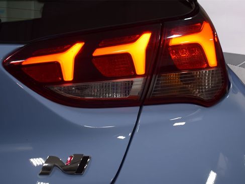 Used 2021 Hyundai Veloster N image 31