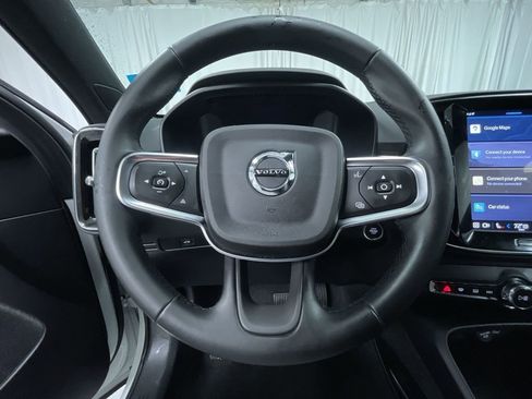 Used 2025 Volvo XC40 B5 Core image 17