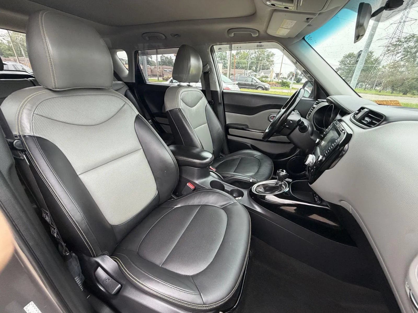 Used 2016 Kia Soul + w/ Primo Package FWD image 16