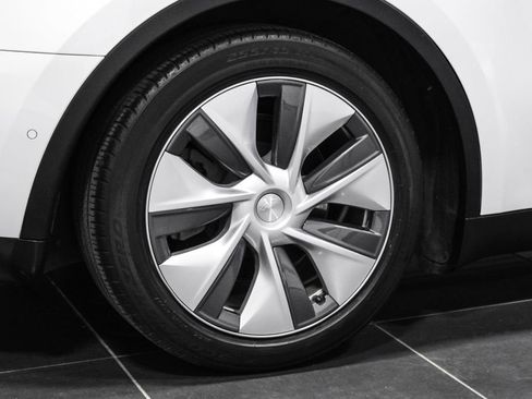 Used 2021 Tesla Model Y Long Range AWD/4WD image 56