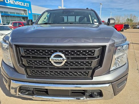Used 2020 Nissan Titan SV w/ SV Convenience Package image 40