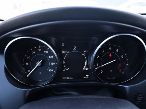 Used 2019 Jaguar XE Premium image 35