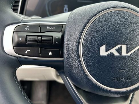Certified 2025 Kia Sportage EX AWD/4WD image 19