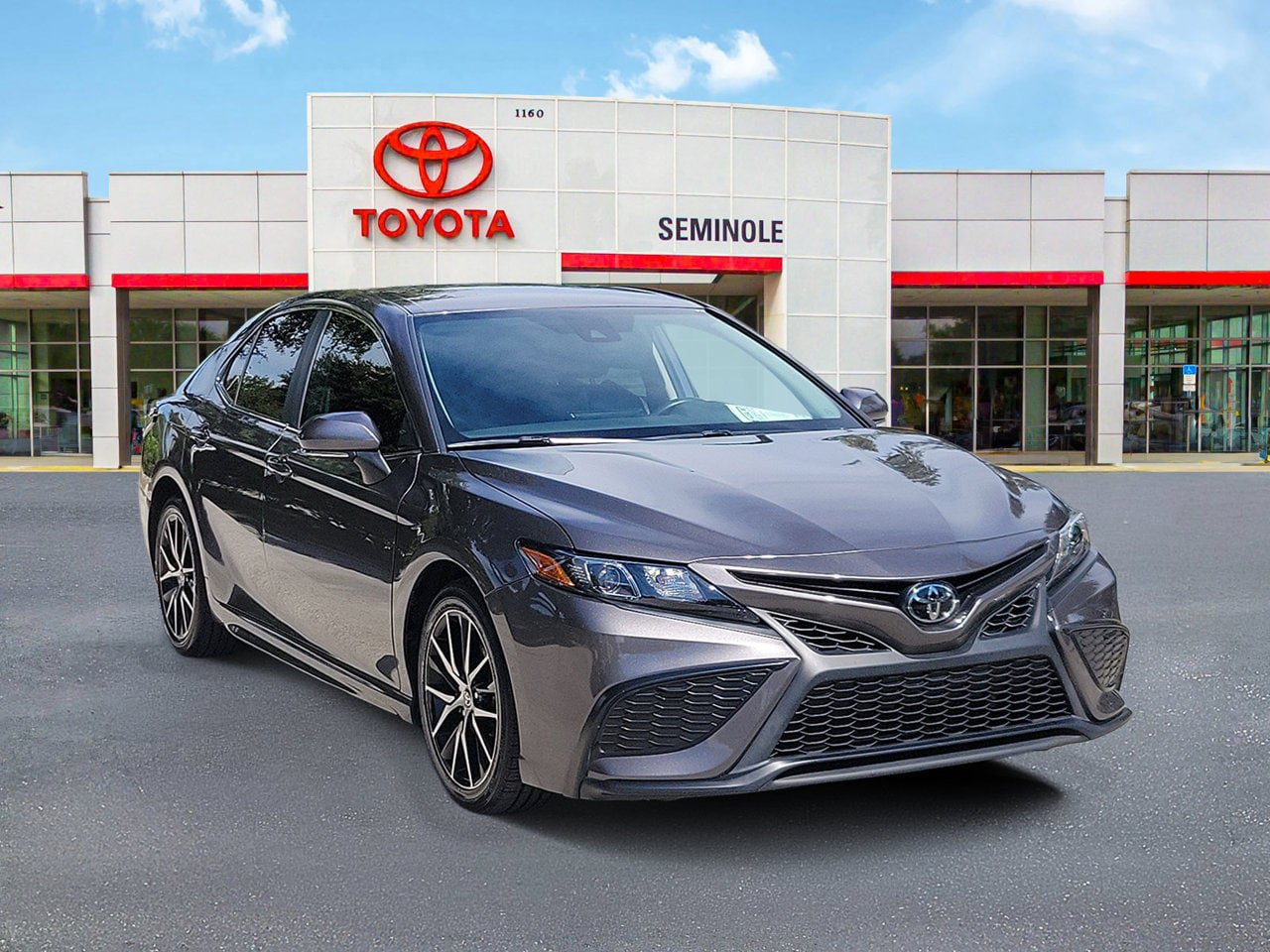 Used 2023 Toyota Camry SE FWD image 2