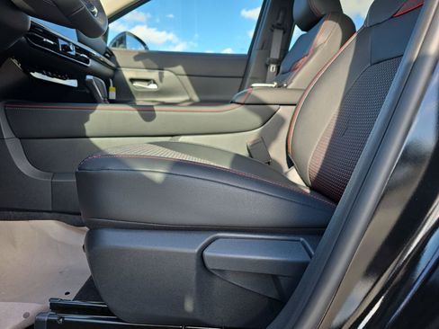 New 2026 Nissan Kicks SR image 31