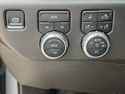 Used 2025 GMC Sierra 1500 SLT w/ SLT Convenience Package AWD/4WD image 26