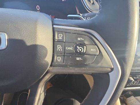 Used 2022 Jeep Grand Cherokee L Limited image 17