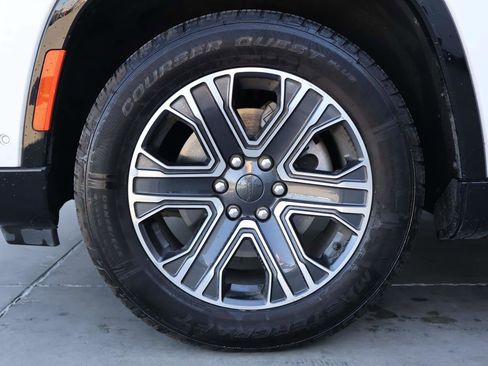 Used 2024 Jeep Wagoneer L Series II w/ Flexible Seating Group image 6