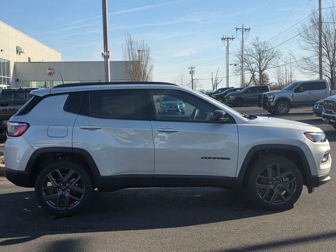 New 2026 Jeep Compass Latitude image 5