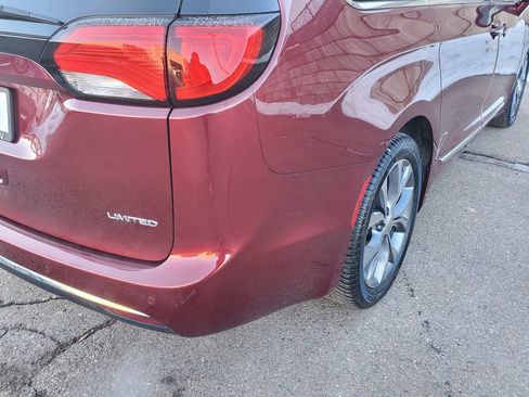 Used 2019 Chrysler Pacifica Limited w/ Tire & Wheel Group image 10