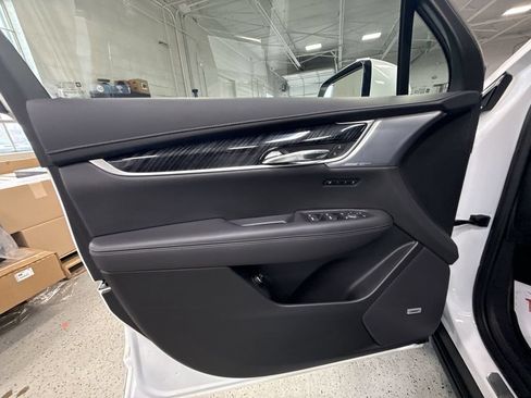 Used 2024 Cadillac XT6 Premium Luxury w/ Technology Package AWD/4WD image 30