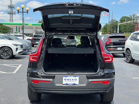 Certified 2025 Volvo XC40 B5 Ultra AWD/4WD image 5
