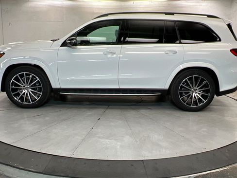 New 2026 Mercedes-Benz GLS 580 4MATIC image 2