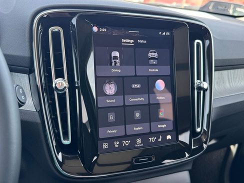 Certified 2025 Volvo XC40 B5 Plus image 20