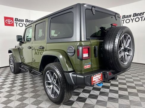 Used 2024 Jeep Wrangler Unlimited image 21