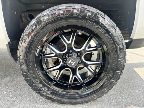 Used 2018 Chevrolet Silverado 1500 LTZ Z71 w/ Redline Edition AWD/4WD image 13