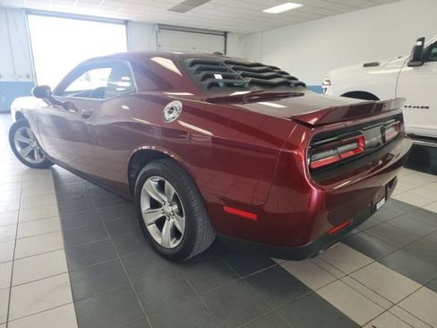 Used 2019 Dodge Challenger SXT RWD image 5