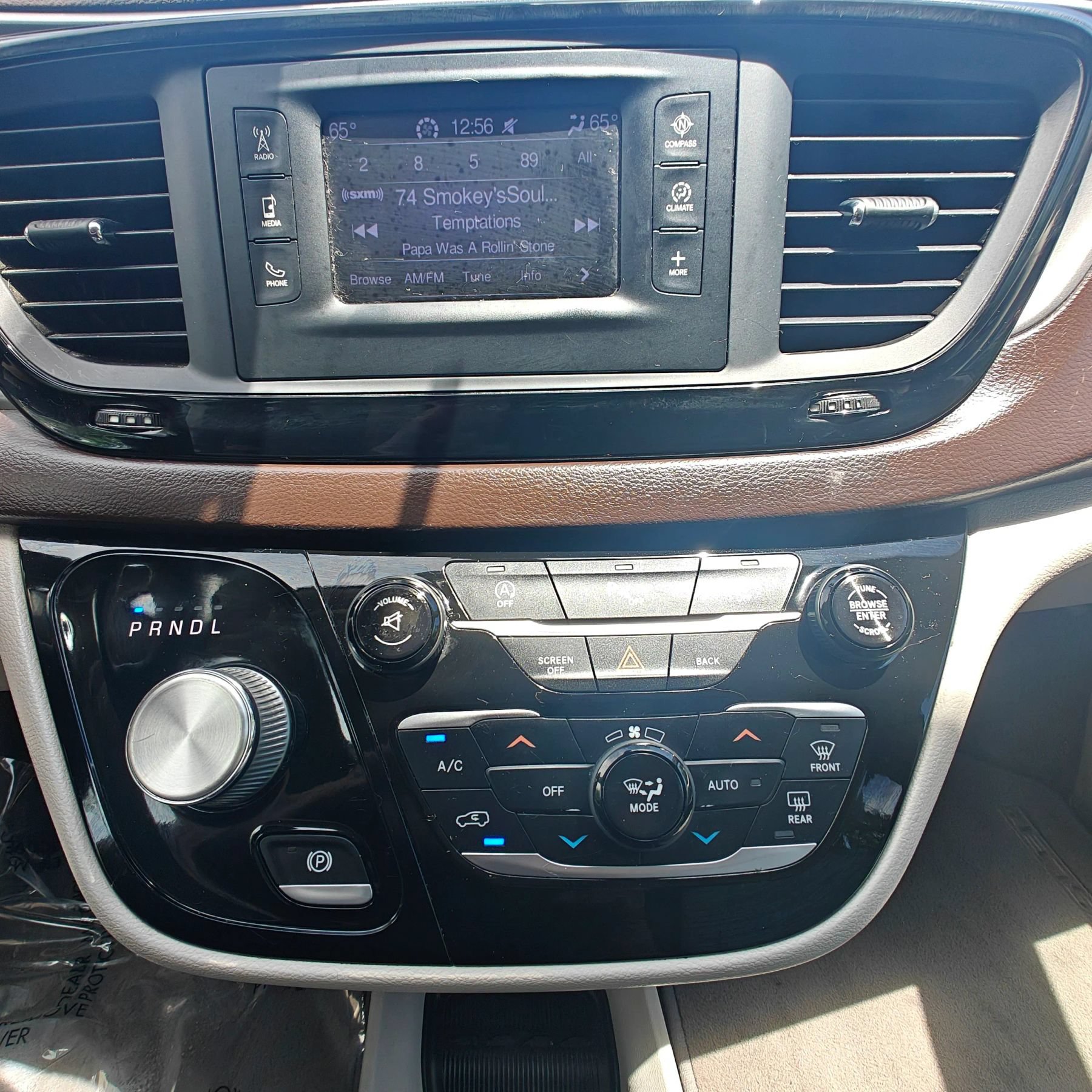 Used 2017 Chrysler Pacifica Touring-L FWD image 19