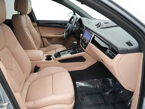 Certified 2026 Porsche Macan AWD/4WD image 26