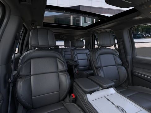 New 2025 Lincoln Navigator Reserve w/ Jet Appearance Package AWD/4WD image 10