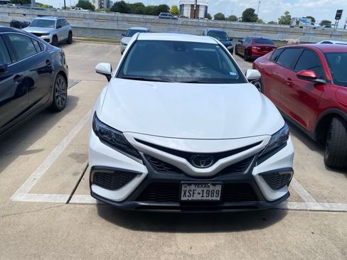 Used 2022 Toyota Camry SE FWD image 17