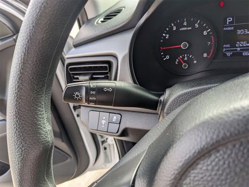 Used 2023 Kia Rio S image 31