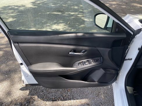 Used 2024 Nissan Sentra SV FWD image 17
