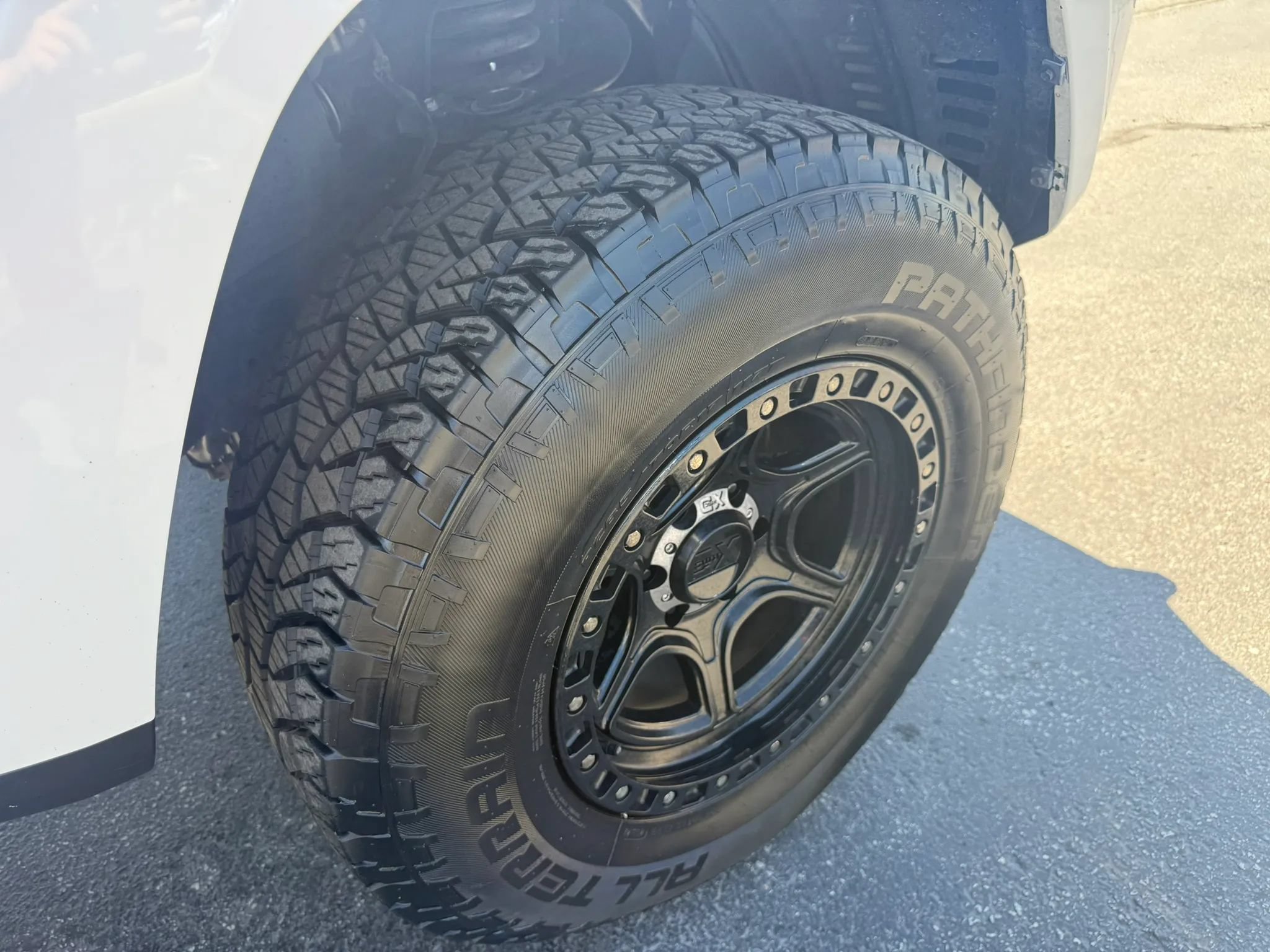 Used 2018 Toyota 4Runner SR5 AWD/4WD image 27
