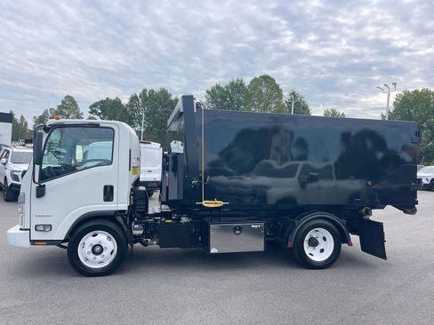 Used 2024 Chevrolet Low Cab Forward image 2