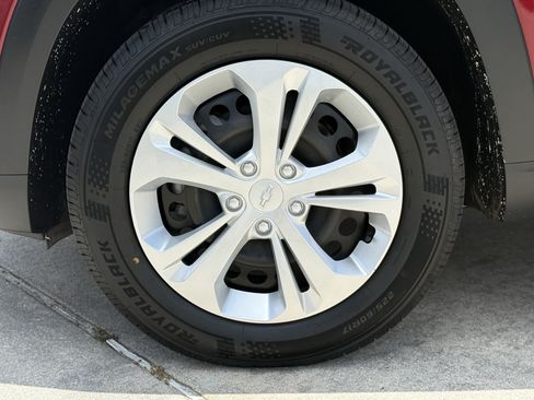Used 2025 Chevrolet Trax LS FWD image 12